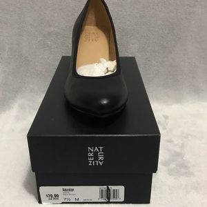 Women’s Naturalizer Black Heels Size 7 1/2 NIB